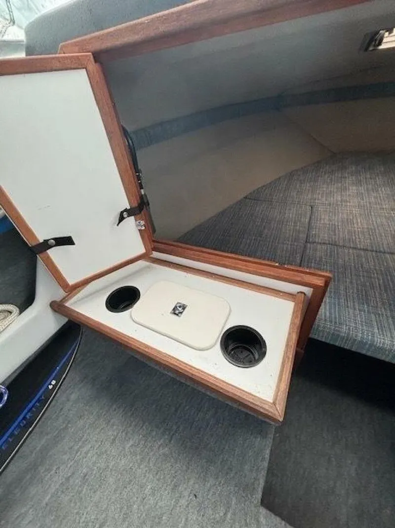 Slide: The Image of Sea Ray 20 1991 - 5320190