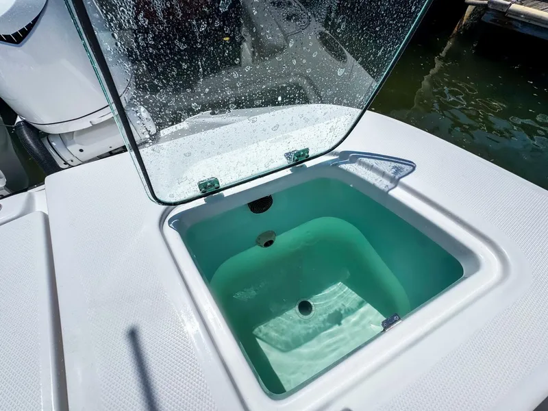 Slide: The Image of Edgewater 370CC 2025 - 5320541