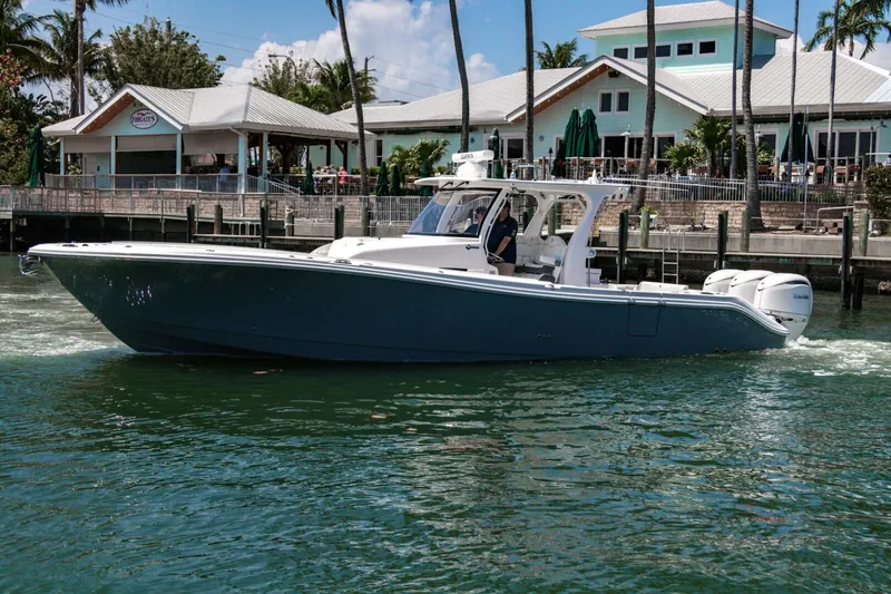 Slide: The Image of Edgewater 370CC 2025 - 5320533