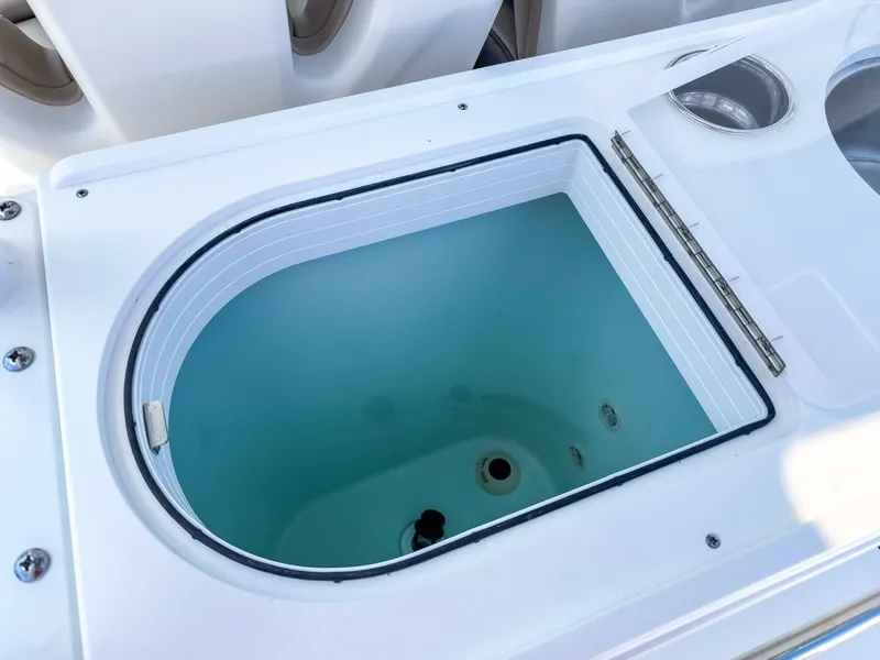 Slide: The Image of Edgewater 325CC 2025 - 5320930