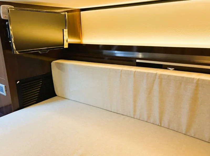 Slide: The Image of Sea Ray 320 Sundancer 2020 - 5322091