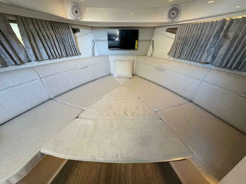 Slide: The Image of Sea Ray 320 Sundancer 2020 - 5322092