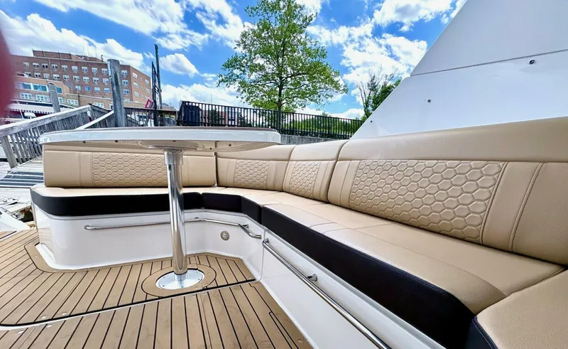 Slide: The Image of Sea Ray 320 Sundancer 2020 - 5322106