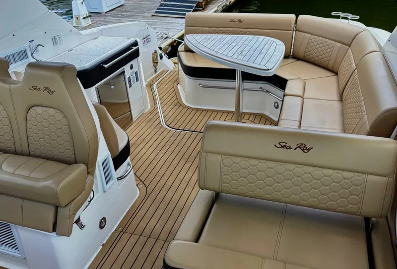 Slide: The Image of Sea Ray 320 Sundancer 2020 - 5322094