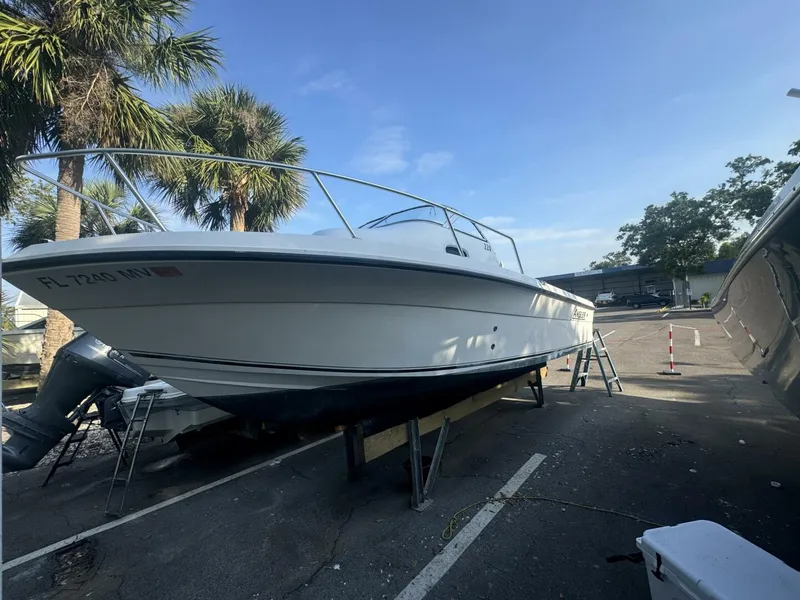 The Image of Angler 220 Walkaround 2004 - 5322499