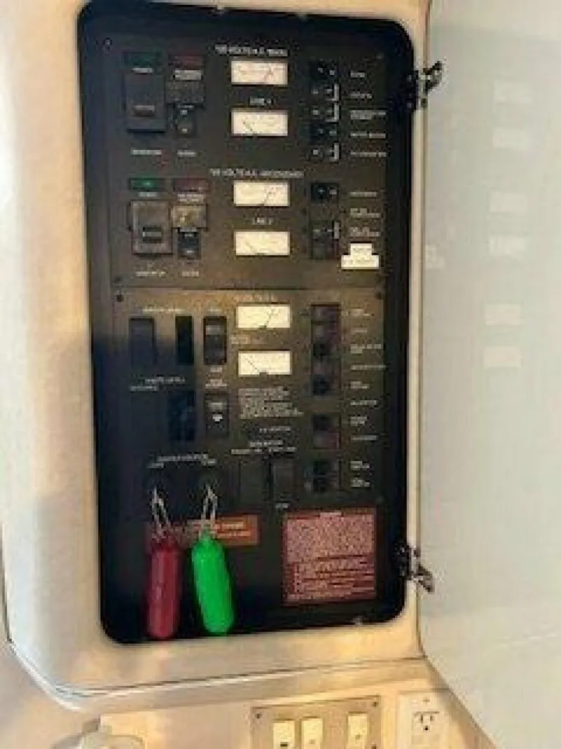 Slide: The Image of Sea Ray 330 Express Cruiser 1996 - 5357323