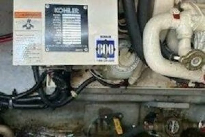Slide: The Image of Sea Ray 330 Express Cruiser 1996 - 7510244