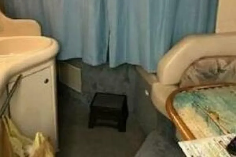 Slide: The Image of Sea Ray 330 Express Cruiser 1996 - 7510250