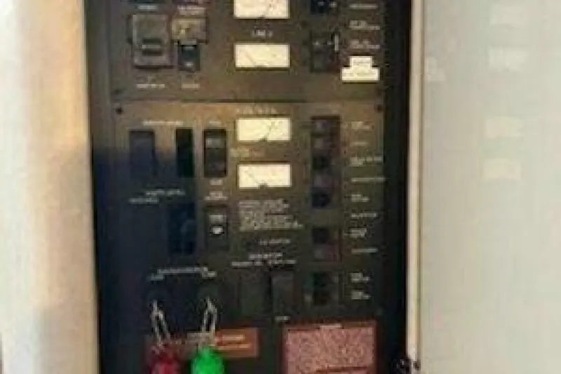 Slide: The Image of Sea Ray 330 Express Cruiser 1996 - 7510243