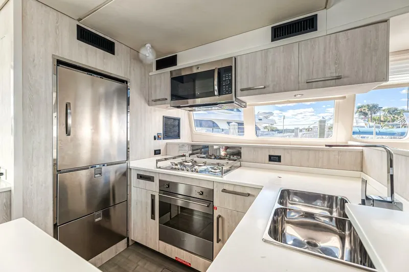 Slide: The Image of Leopard 58 2016 - 5324451