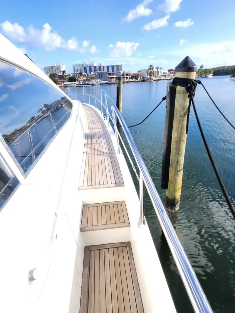 Slide: The Image of Azimut Flybridge 2014 - 5352012