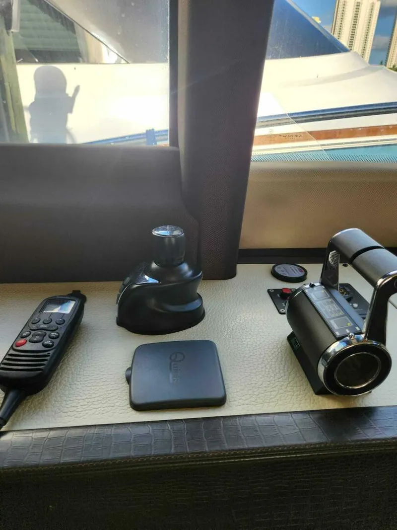 Slide: The Image of Azimut Flybridge 2014 - 5352060