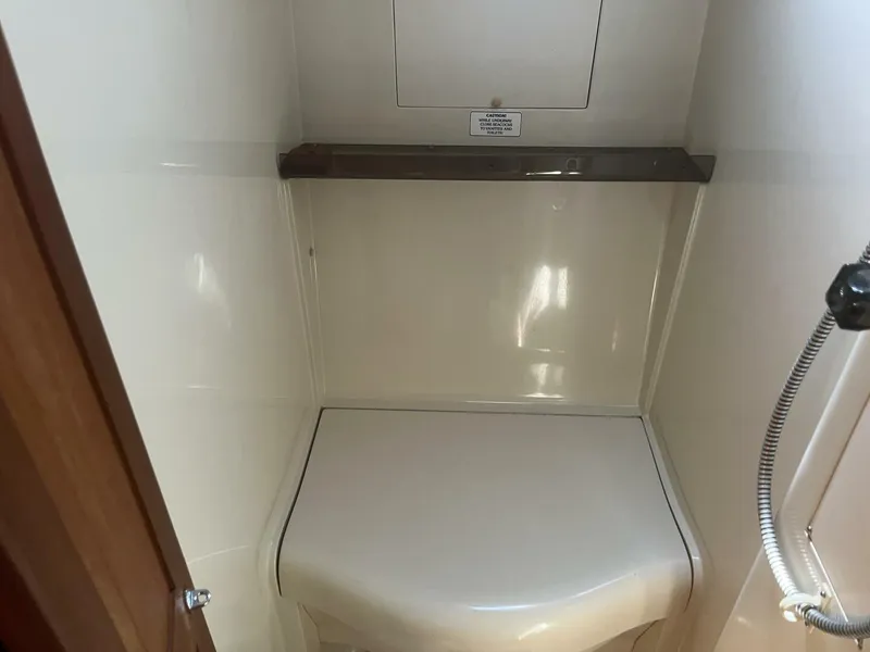 Slide: The Image of Hunter 33.5 Head - 5367117