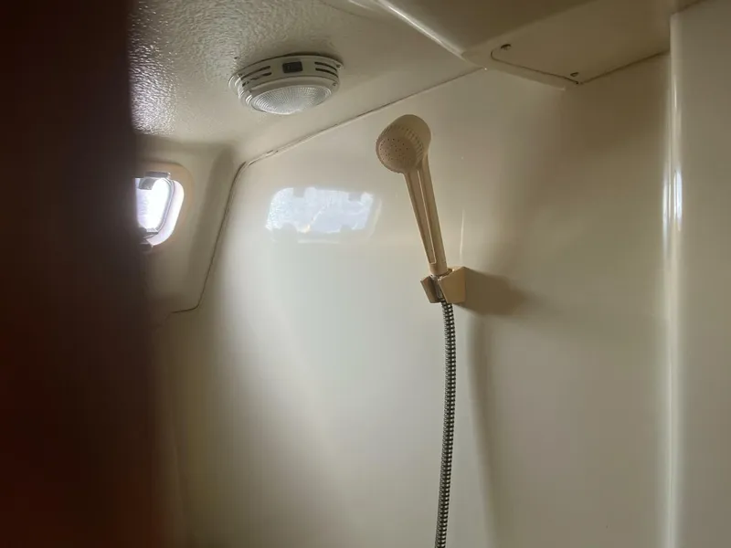 Slide: The Image of Hunter 33.5 Head - 5367119