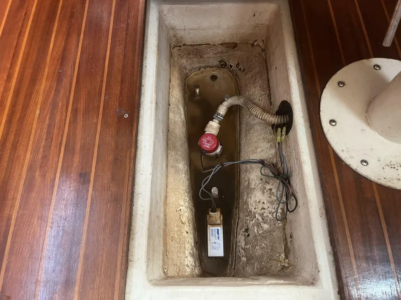 Slide: The Image of Hunter 33.5 Bilge - 5367146