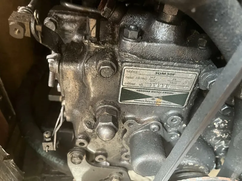 Slide: The Image of Hunter 33.5 Engine - 5367162