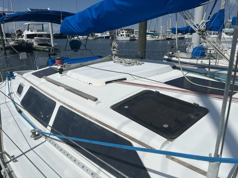 Slide: The Image of Hunter 33.5 Deck - 5367082