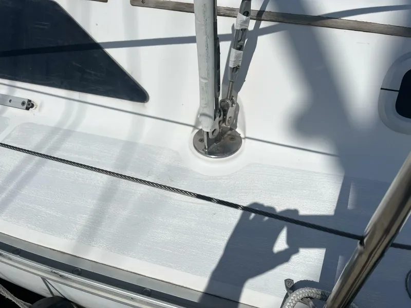 Slide: The Image of Hunter 33.5 Chainplate  - 5367083