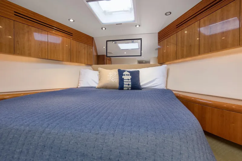 Slide: The Image of 2008 54 Hatteras 54 Convertible Lady A Forward Guest Stateroom (2) - 5454762