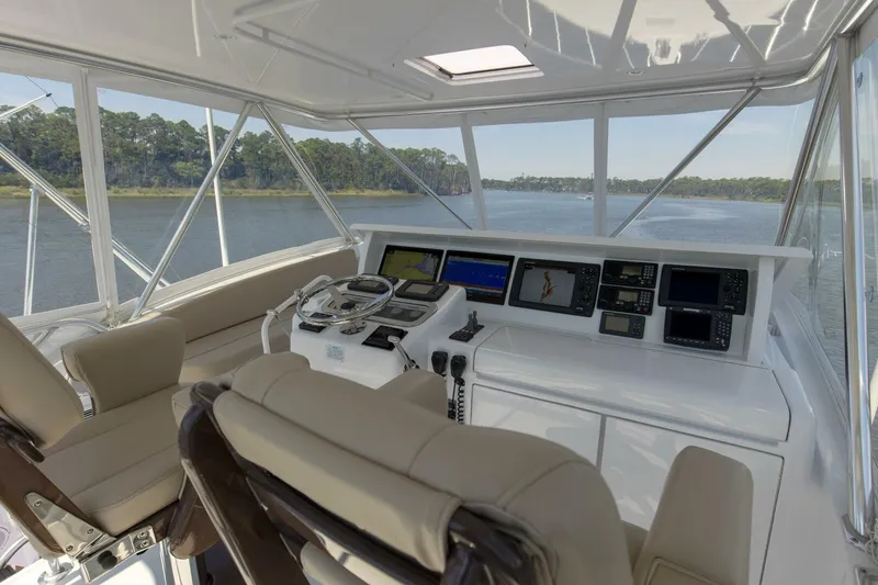 Slide: The Image of 2008 54 Hatteras 54 Convertible Lady A Flybridge (6) - 5454774