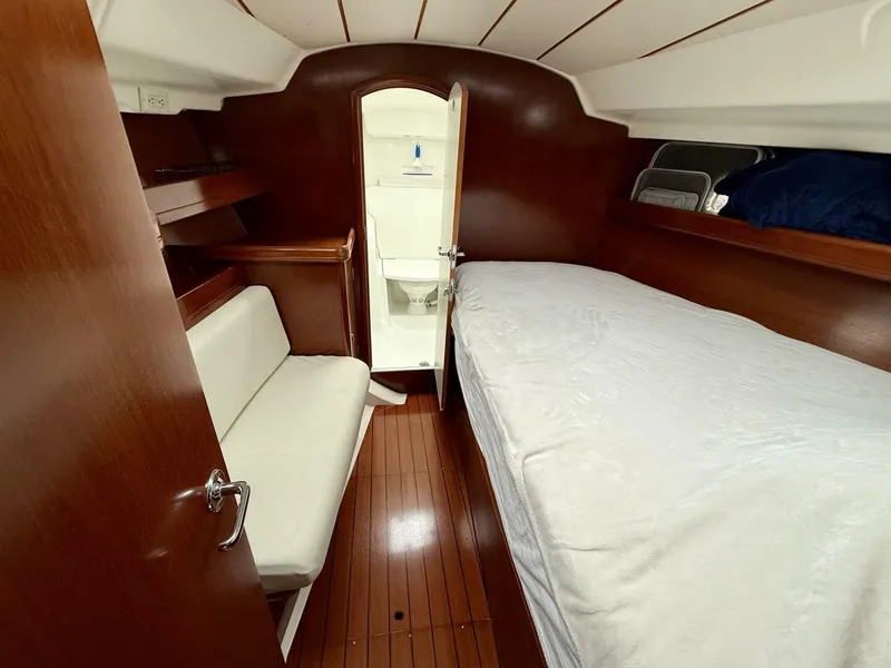 Slide: The Image of Beneteau 411 2002 - 5330917