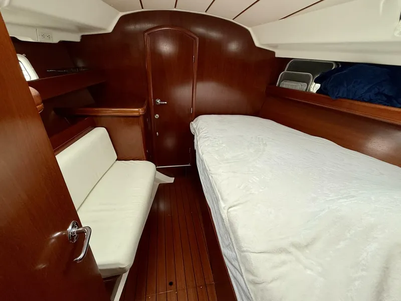 Slide: The Image of Beneteau 411 2002 - 5330918