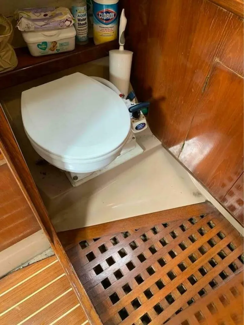 Slide: The Image of Beneteau 42 First 1984 - 5340863