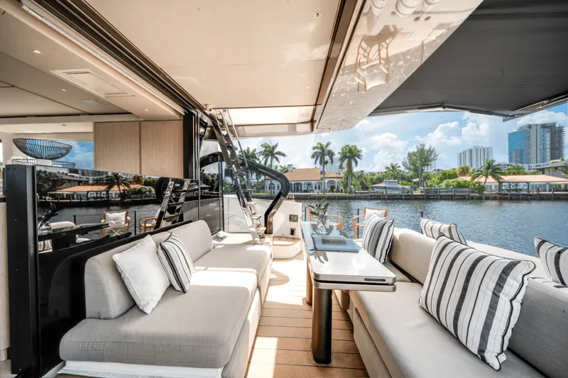 Slide: The Image of Azimut Seadeck 6 2025 - 5504062