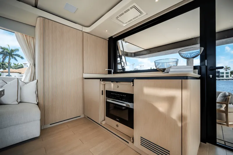 Slide: The Image of Azimut Seadeck 6 2025 - 5504067