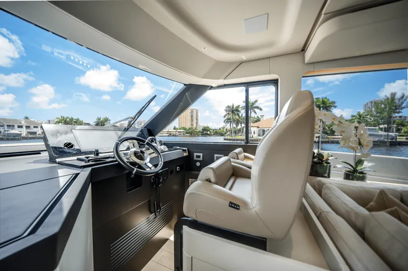 Slide: The Image of Azimut Seadeck 6 2025 - 5504075