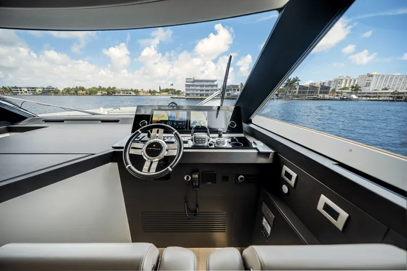 Slide: The Image of Azimut Seadeck 6 2025 - 5504077