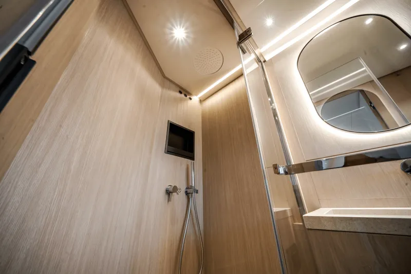 Slide: The Image of Azimut Seadeck 6 2025 - 5504086