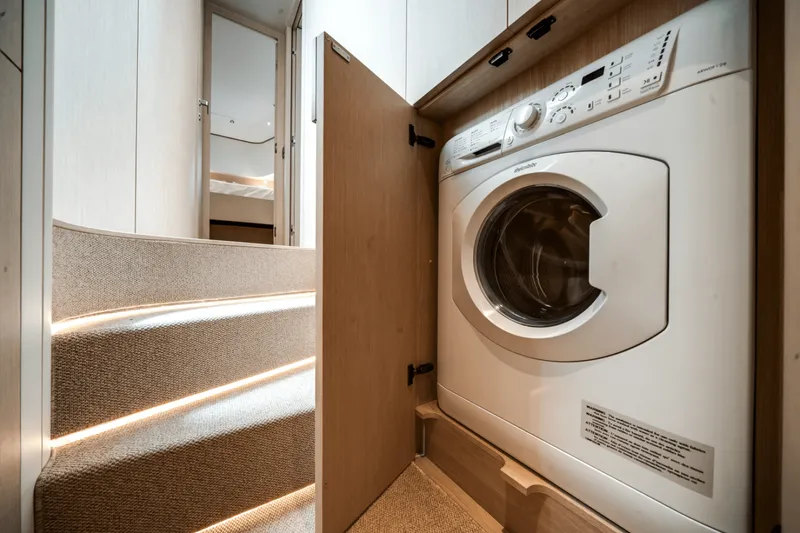 Slide: The Image of Azimut Seadeck 6 2025 - 5504090