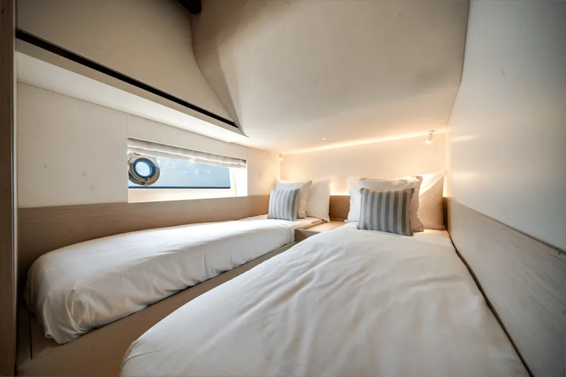 Slide: The Image of Azimut Seadeck 6 2025 - 5504095