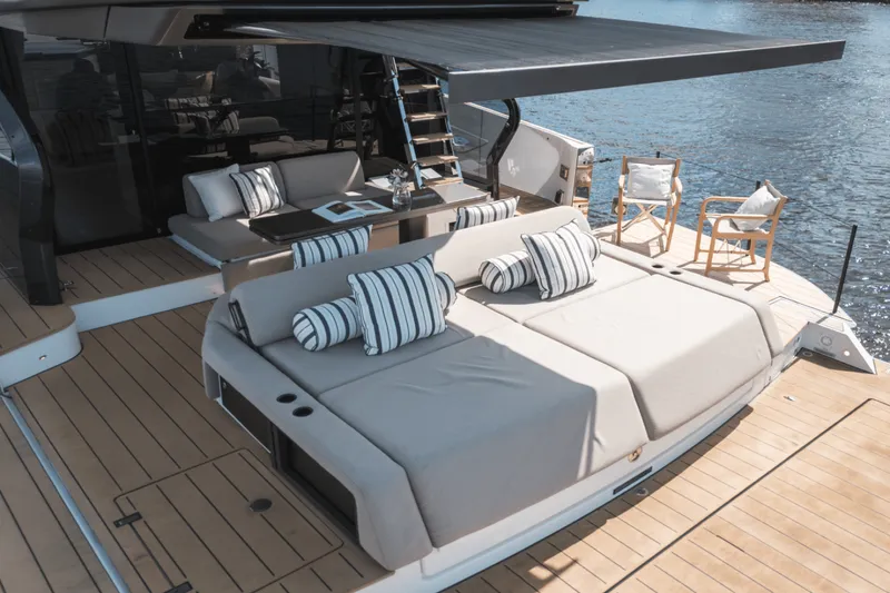 Slide: The Image of Azimut Seadeck 6 2025 - 5504114