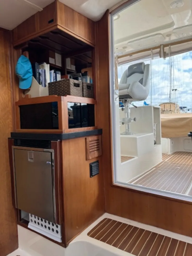 Slide: The Image of Used Power Catamaran for sale 2010 CRUISER CATS Havana 38 - BOBCAT - 5335946