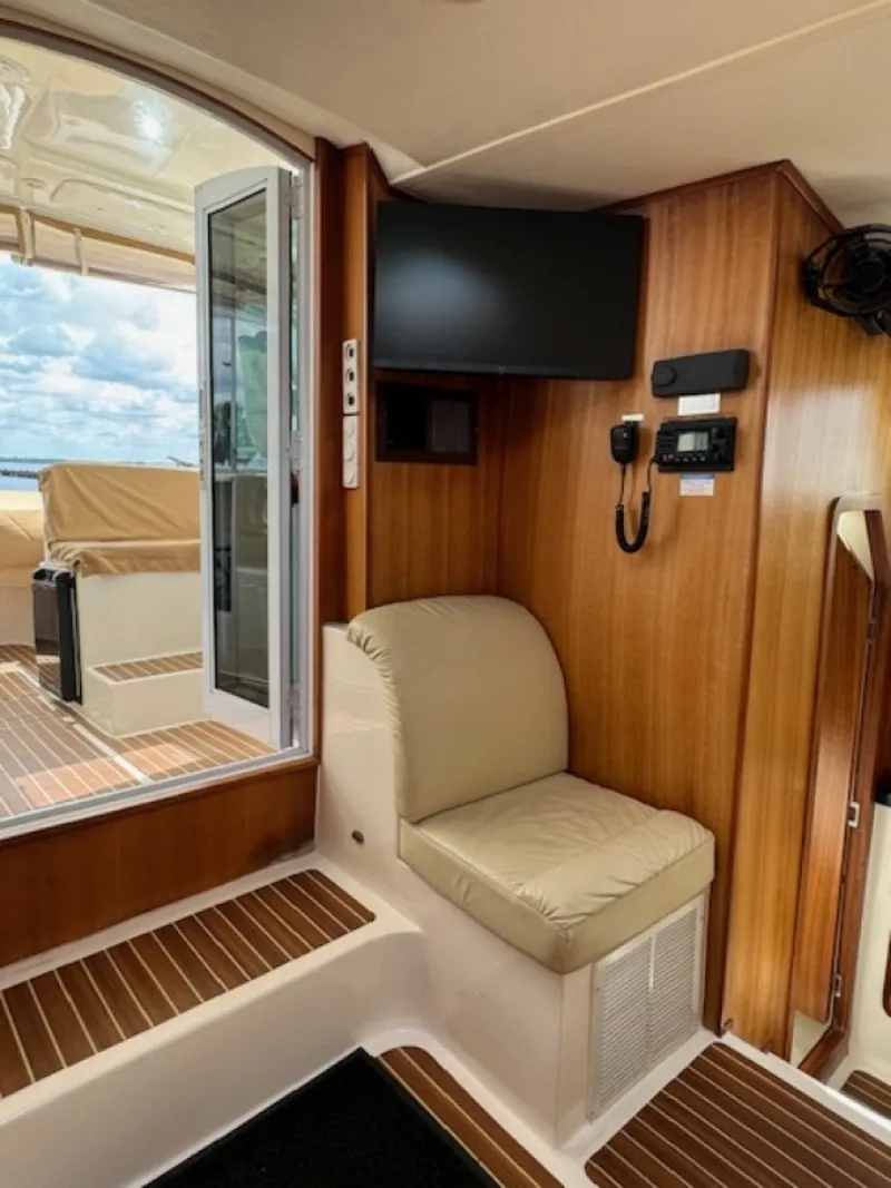 Slide: The Image of Used Power Catamaran for sale 2010 CRUISER CATS Havana 38 - BOBCAT - 5335947