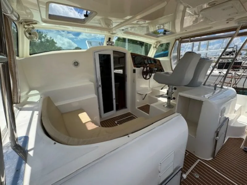 Slide: The Image of Used Power Catamaran for sale 2010 CRUISER CATS Havana 38 - BOBCAT - 5335937