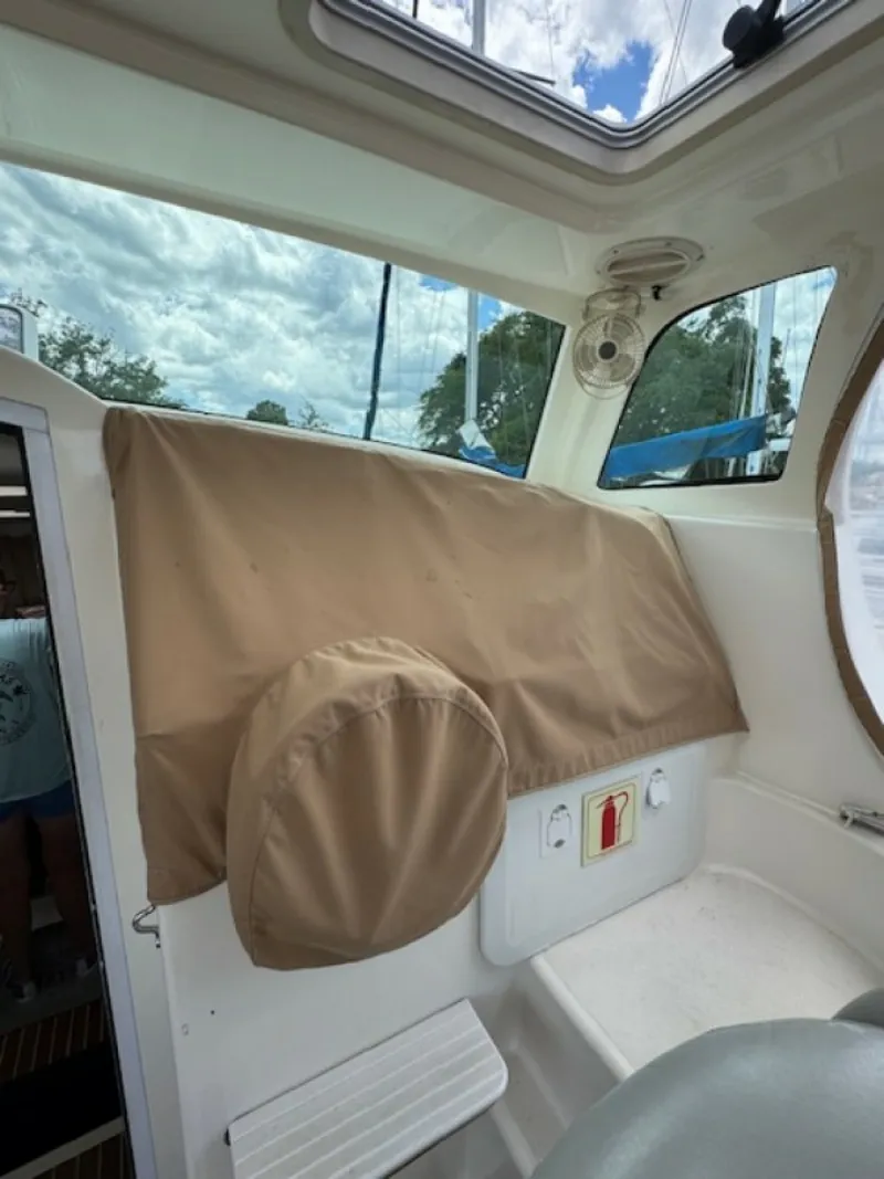 Slide: The Image of Used Power Catamaran for sale 2010 CRUISER CATS Havana 38 - BOBCAT - 5335940