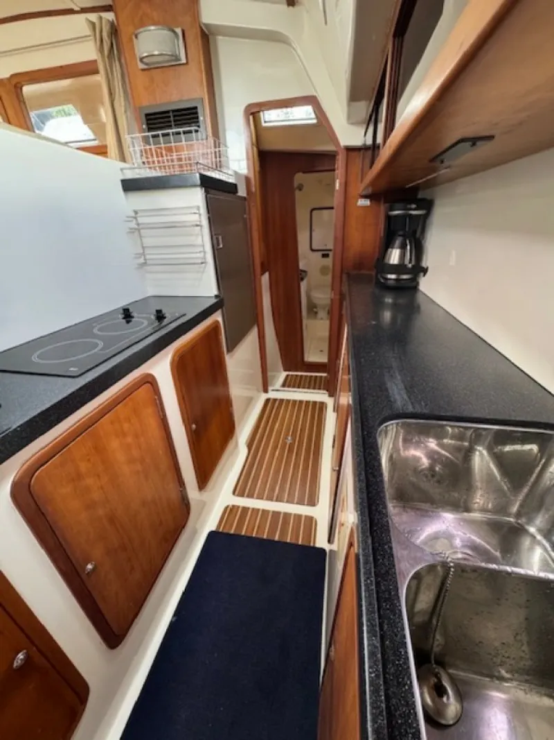 Slide: The Image of Used Power Catamaran for sale 2010 CRUISER CATS Havana 38 - BOBCAT - 5335945