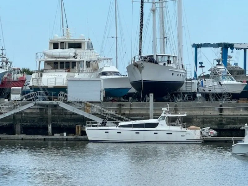 Slide: The Image of Used Power Catamaran for sale 2010 CRUISER CATS Havana 38 - BOBCAT - 5335966
