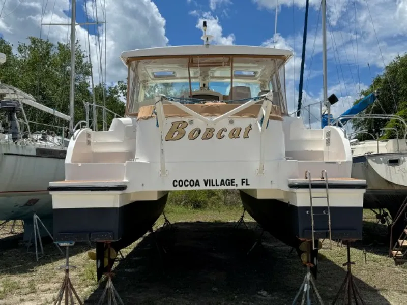 Slide: The Image of Used Power Catamaran for sale 2010 CRUISER CATS Havana 38 - BOBCAT - 5335933