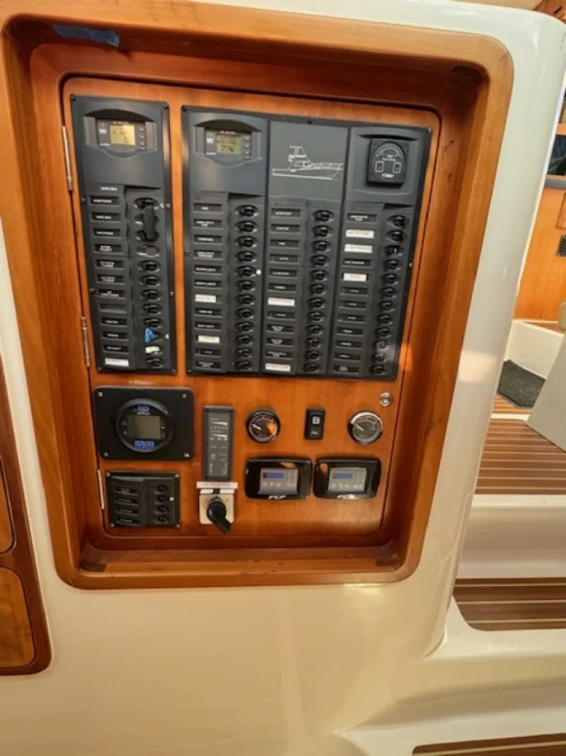 Slide: The Image of Used Power Catamaran for sale 2010 CRUISER CATS Havana 38 - BOBCAT - 5335950
