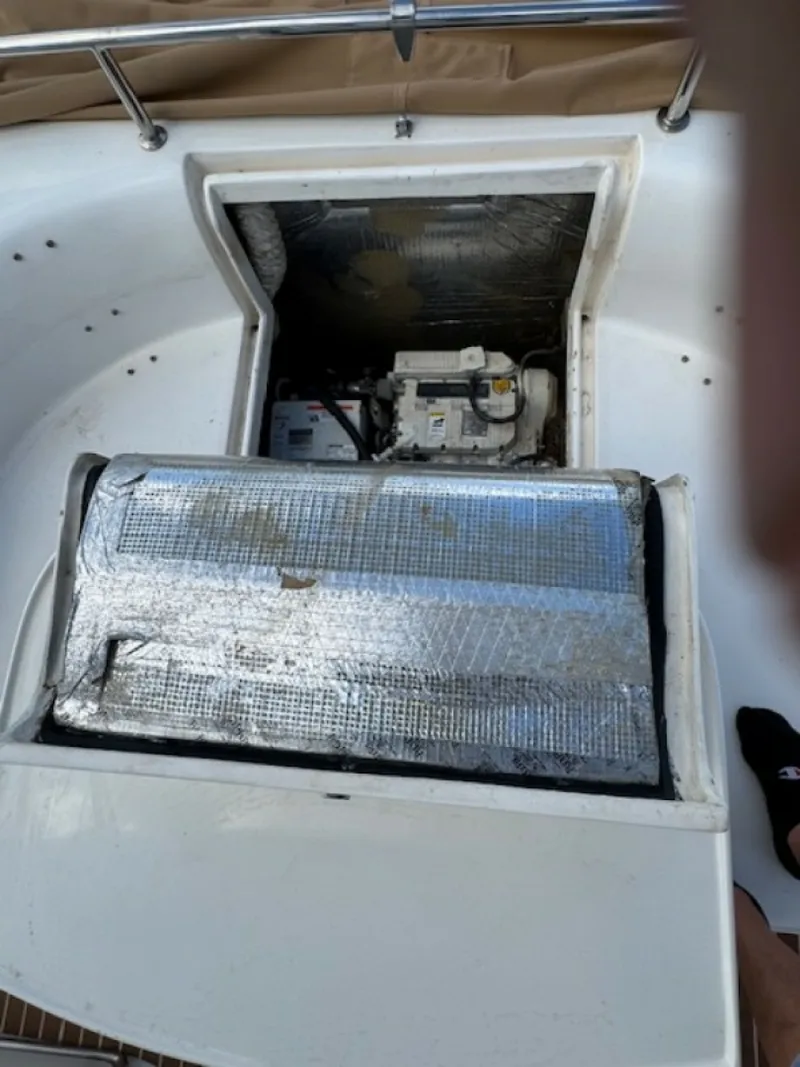 Slide: The Image of Used Power Catamaran for sale 2010 CRUISER CATS Havana 38 - BOBCAT - 5335954