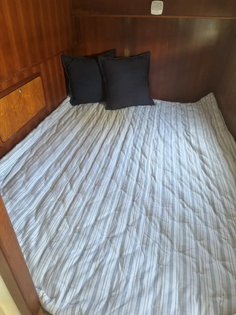 Slide: The Image of Used Power Catamaran for sale 2010 CRUISER CATS Havana 38 - BOBCAT - 5335928