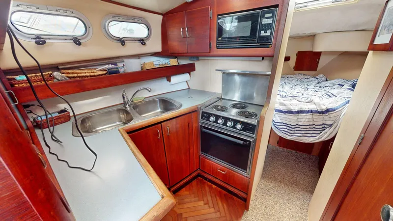 Slide: The Image of Bayliner 32 1993 - 5338394