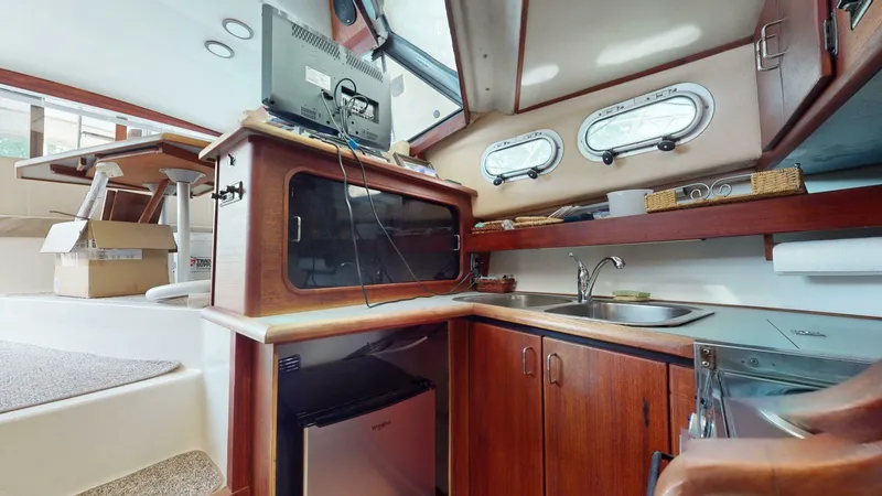 Slide: The Image of Bayliner 32 1993 - 5338396