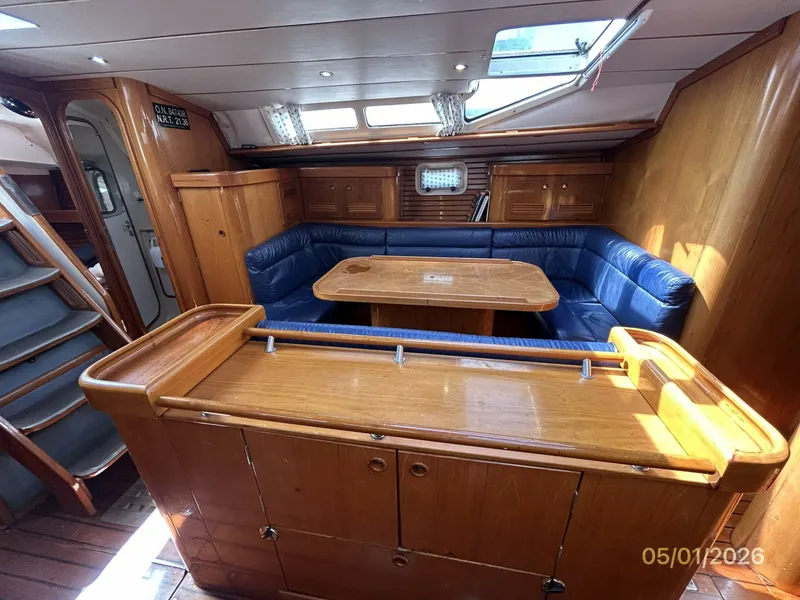 Slide: The Image of 50' Beneteau salon port - 6113838