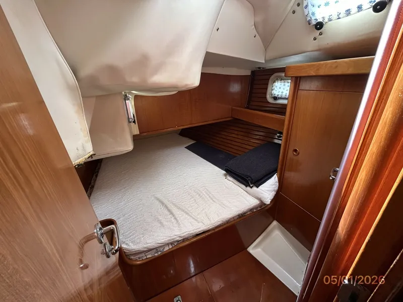 Slide: The Image of 50' Beneteau port aft stateroom - 6113831