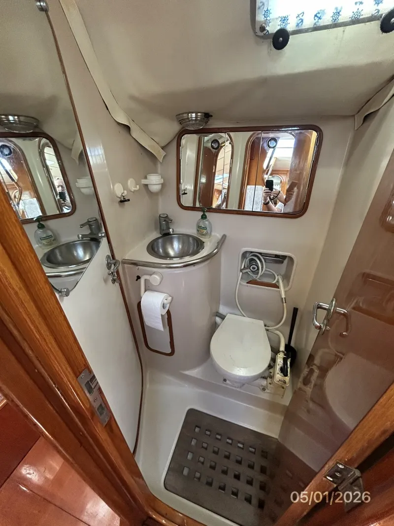 Slide: The Image of 50' Beneteau port aft stateroom head - 6113830
